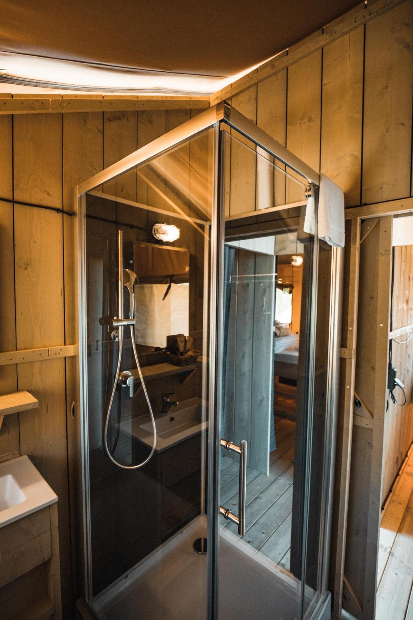 Glamping Le Tegole Hotel Riparbella Ngoại thất bức ảnh